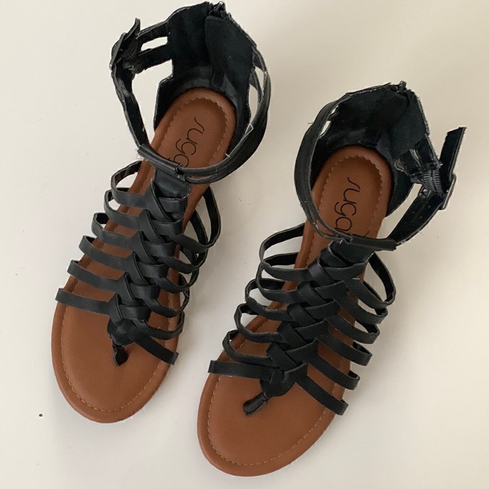 Sugar Black Gladiator Sandals Size 8,5
